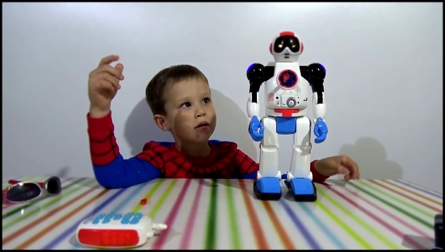 Робот Бот распаковка играем даем команды игрушке Robot Bot unboxing toy and play 