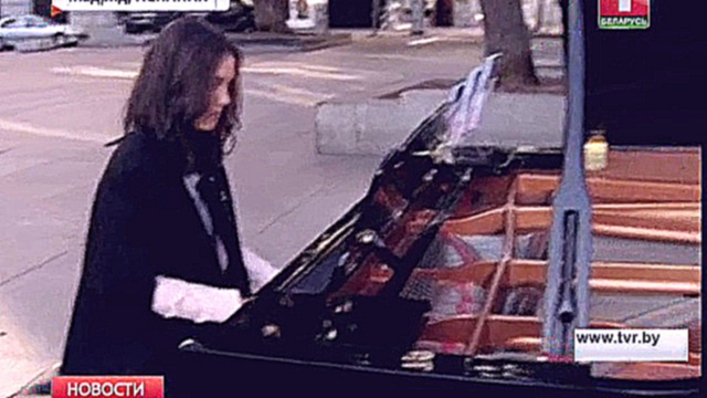 На улицах Мадрида установили рояли и пианино