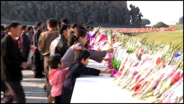 КНДР-Возложение цветов к статуям Ким Ир Сена и Ким Чен Ира на 69-летие ТПК 