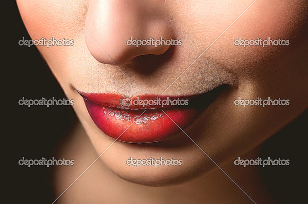 Крупный план красивых женских губ — Фото автора Forewer