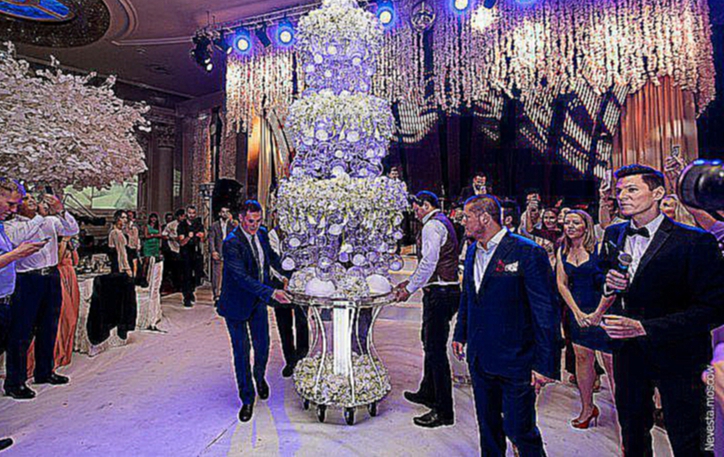 Торт на свадьбе Ксении Бородиной и Курбана Омарова
