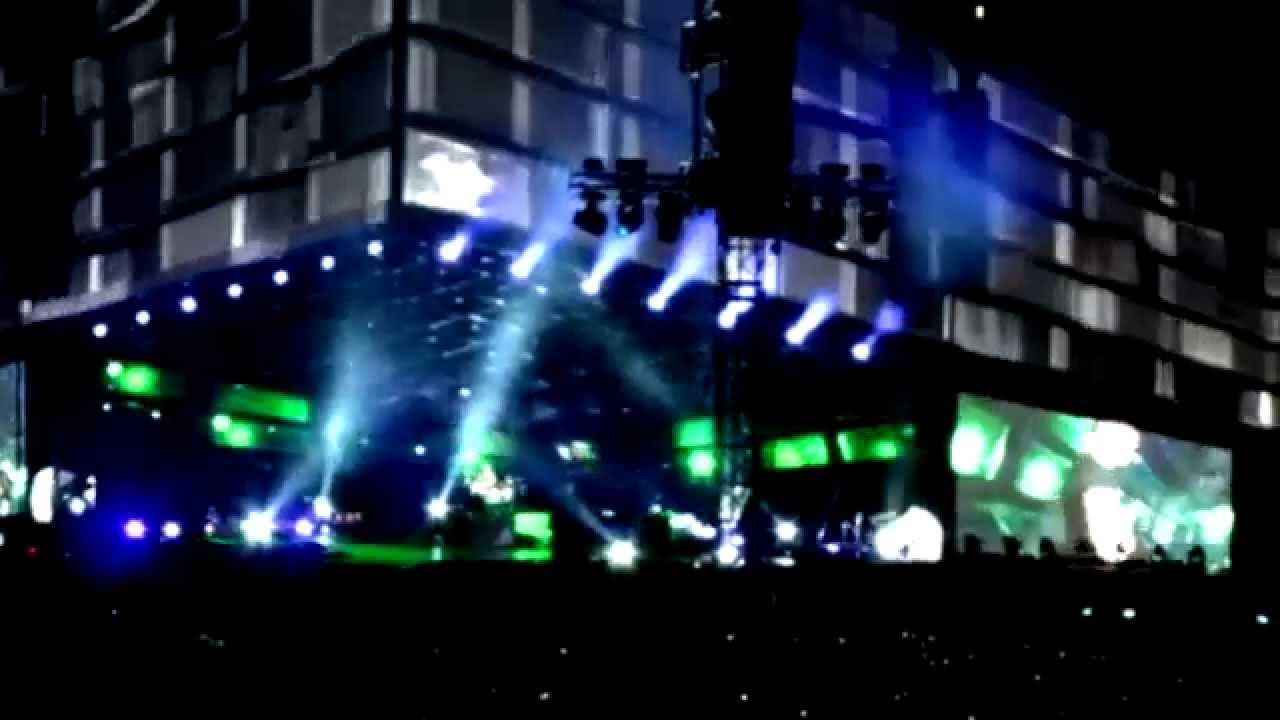 Muse - Time Is Running Out 2007 (Live From Wembley Stadium)