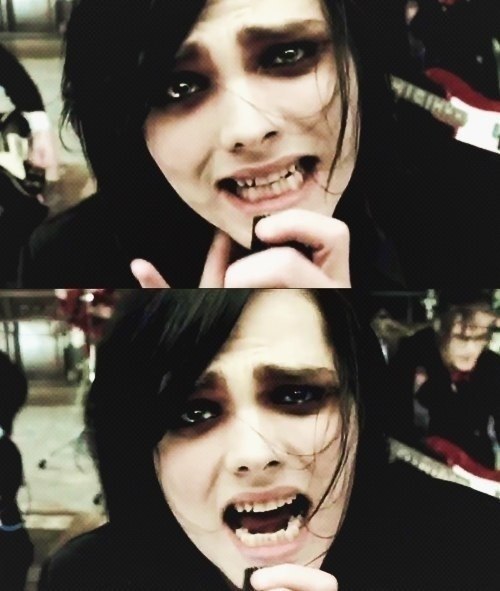 My Chemical Romance - Kiss The Ring