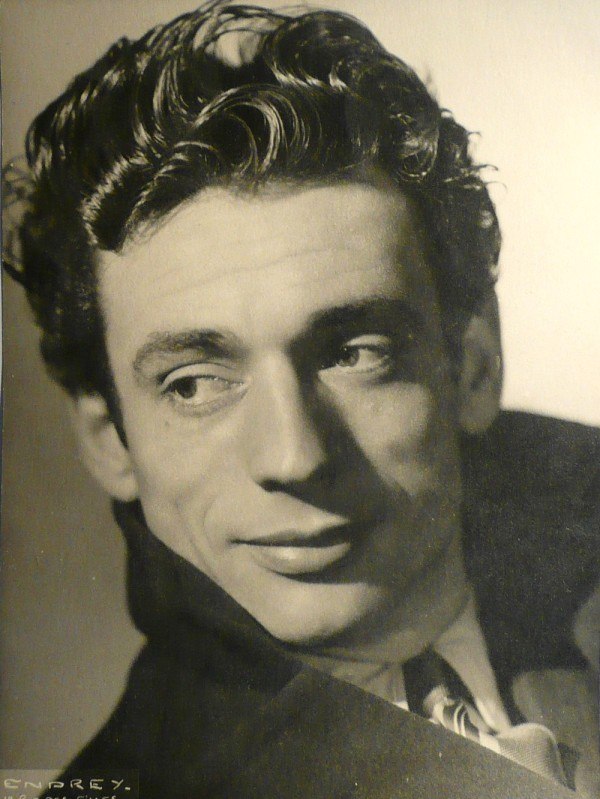 Yves Montand - Les Feuilles Mortes Известна, как джазовый стандарт осенние листья