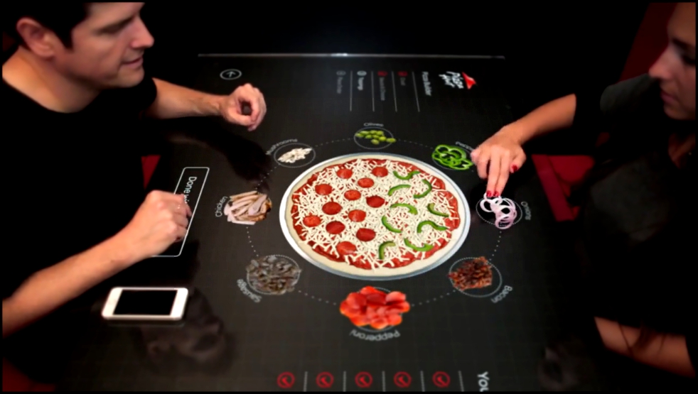 Интерактивные столы в Pizza Hut