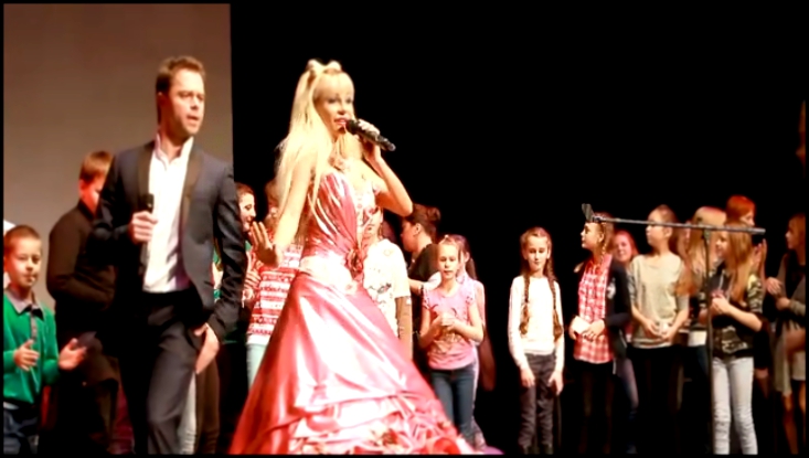 Виталий Гогунский и Русская Барби Татьяна Тузова - Barbie Girl на русском языке
