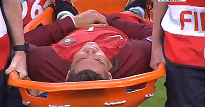 Криштиану Роналду унесли на носилках (10 июля 2016 г, Финал Чемпионата Европы) 