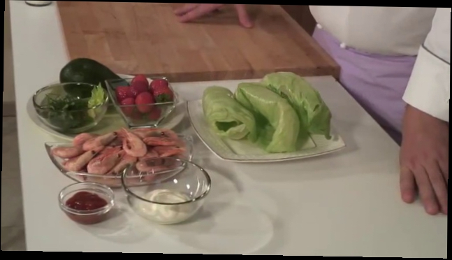Как приготовить салат из креветок, авокадо и клубники 