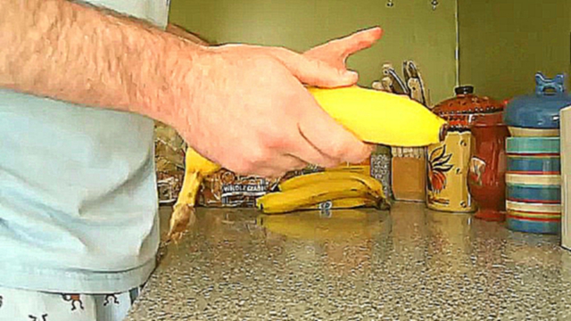Как чистить банан 