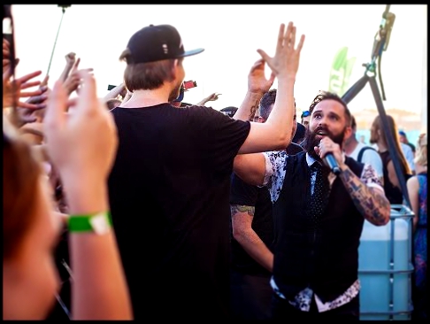 High Five from John Cooper (Skillet - RISE) live  2016 