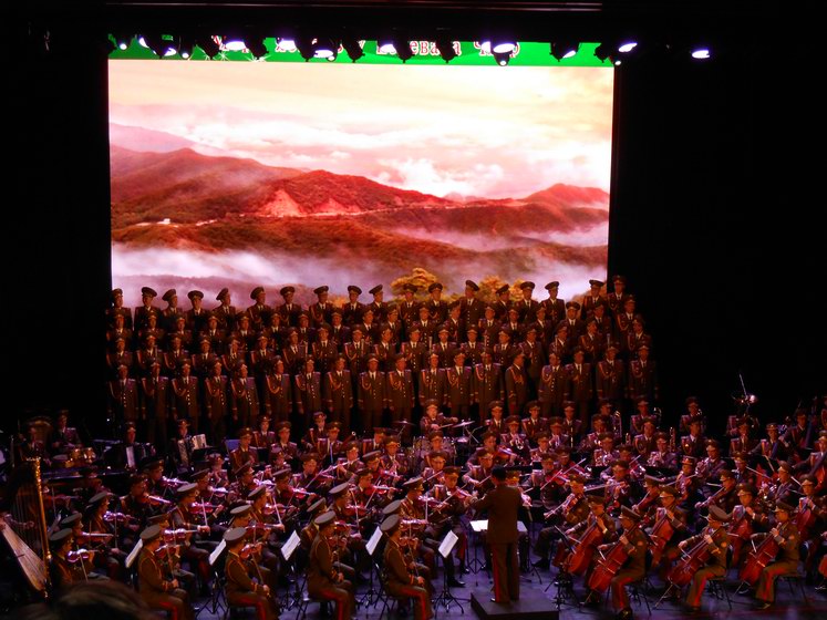 Государственный Заслуженный Хор Корейской Народной Армии - Вперед - Непобедимая Сильная Армия